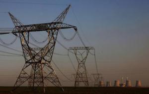 Electricity pylons are seen in front of the Kendal Power Station, a coal-fired power station in Witbank, in the Mpumalanga province November 9, 2011. REUTERS/Siphiwe Sibeko