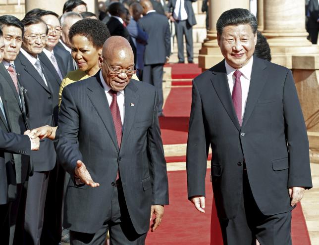 Chinese President Xi Jinping walks with South African President Jacob Zuma  upon his arrival at the Union Buildings in Pretoria , December 2, 2015. REUTERS/Sydney Seshibedi