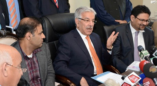 ISLAMABAD: Federal Minister Water and Power, Khwaja Asif  along with minister of State for Water and Power, Abid Sher Ali and Dr. Miftah Ismail MOS/Chairman Board Of Investment addressing a press conference on Auto Policy 2016-2021. INP PHOTO