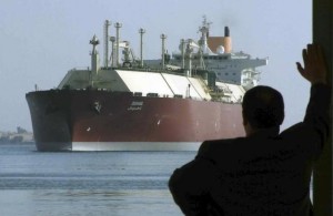 A man looks as the world's biggest Liquefied Natural Gas (LNG) tanker DUHAIL as she crosses through the Suez Canal April 1, 2008.  REUTERS/Stringer