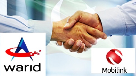 Businesspeople shaking hands on a deal