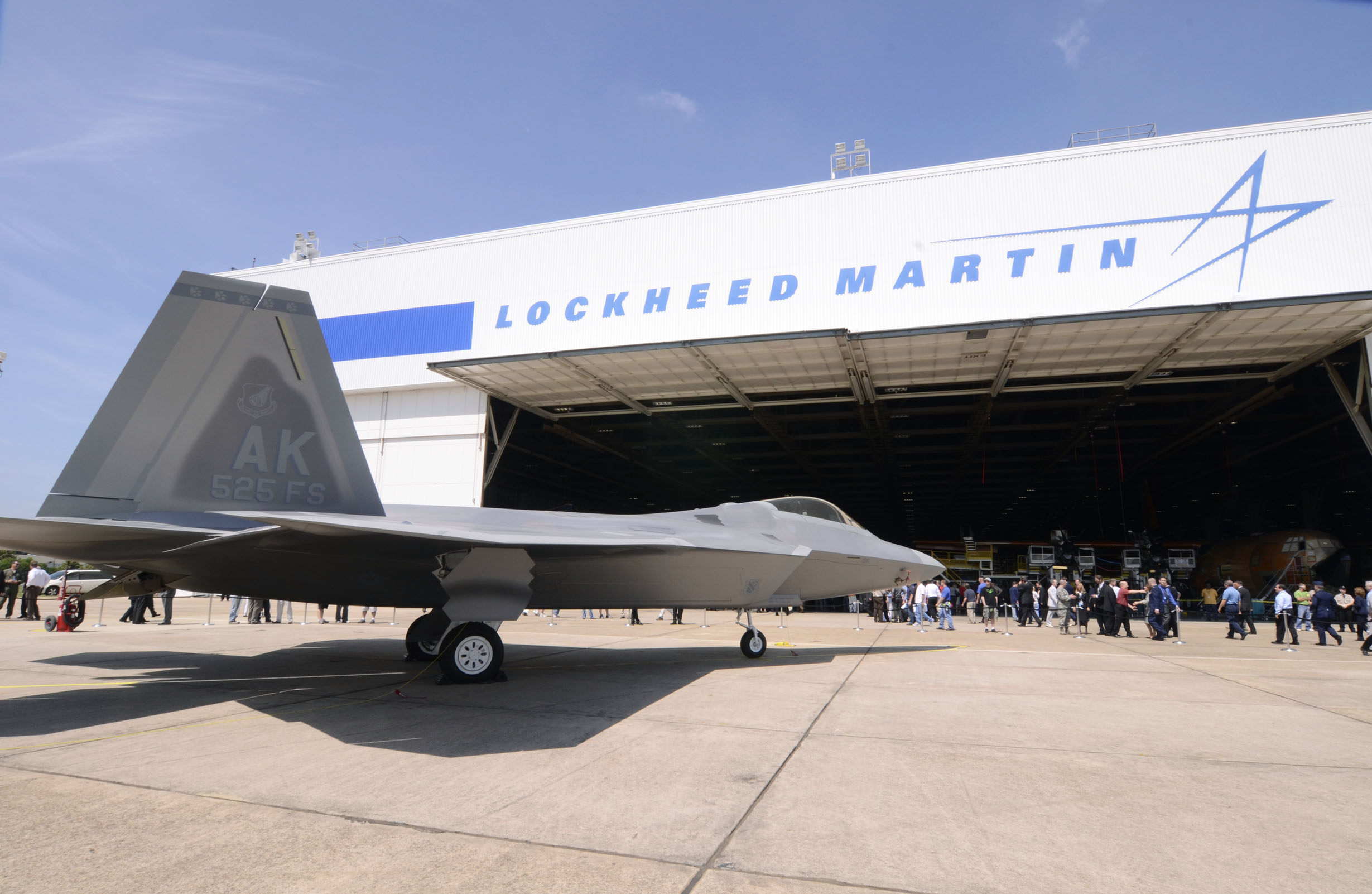 A crowd that included Air Force leadership, congressional representatives and senators, executives and plant personnel from the Lockheed Martin Aeronautics Corporation attended a ceremony dedicating the delivery of the final F-22 Raptor in Marietta, Ga., May 2. (U.S. Air Force photo/Don Peek)