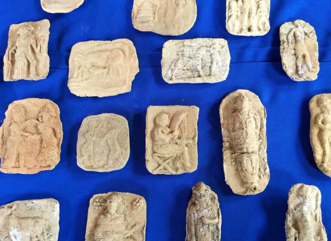 Najaf Police seizes 35 ancient artifacts hidden in vehicle