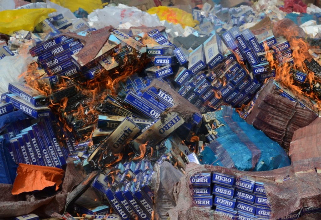 Vietnam destroys 58,000 packages of smuggled cigarettes in Trà Vinh