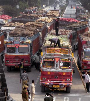Pak-India trade slows down at Wagah due to strict checking