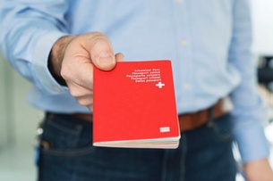 Man loses Swiss citizenship on tax evasion