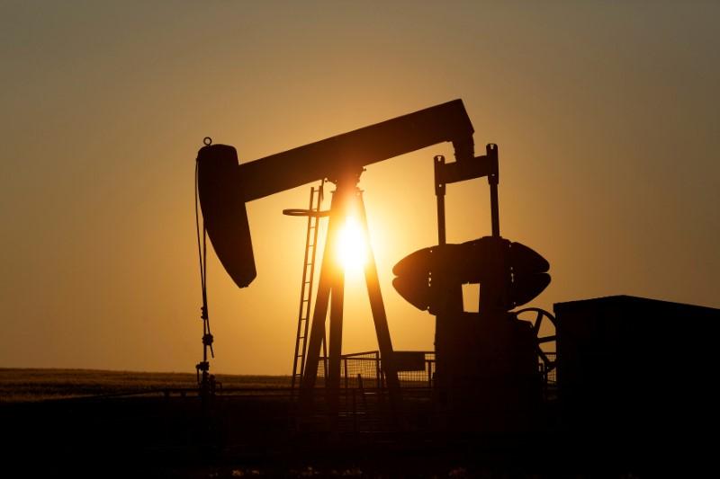 FILE PHOTO: An oil pump jack pumps oil in a field near Calgary, Alberta, Canada July 21, 2014.  REUTERS/Todd Korol/File Photo