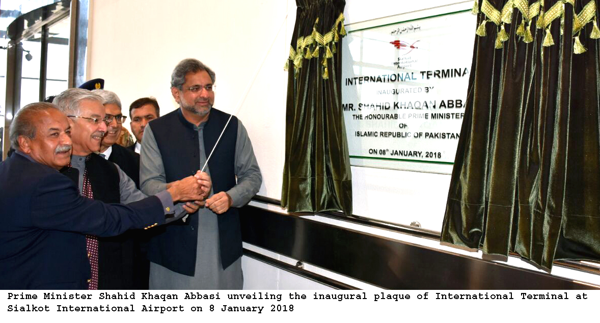Prime Minister Shahid Khaqan Abbasi unveiling the inaugural plaque of International Terminal at Sialkot International Airport on 8 January 2018
