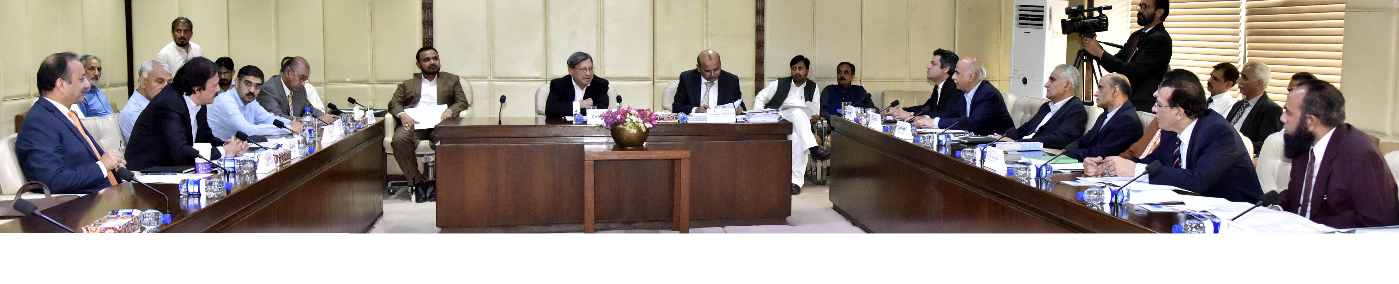 SENATOR FAROOQ HAMID NAEK, CHAIRMAN SENATE STANDING COMMITTEE ON FINANCE, REVENUE, ECONOMIC AFFAIRS PRESIDING OVER A MEETING OF THE COMMITTEE AT PARLIAMENT HOUSE, ISLAMABAD ON SEPTEMBER 24, 2018.