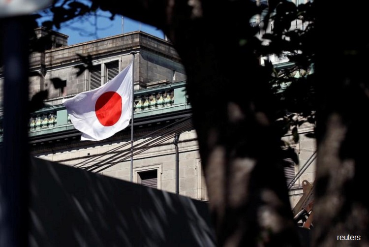A Japanese flag flutters atop the Bank of Japan building under construction in Tokyo, Japan, September 21, 2017.   REUTERS/Toru Hanai