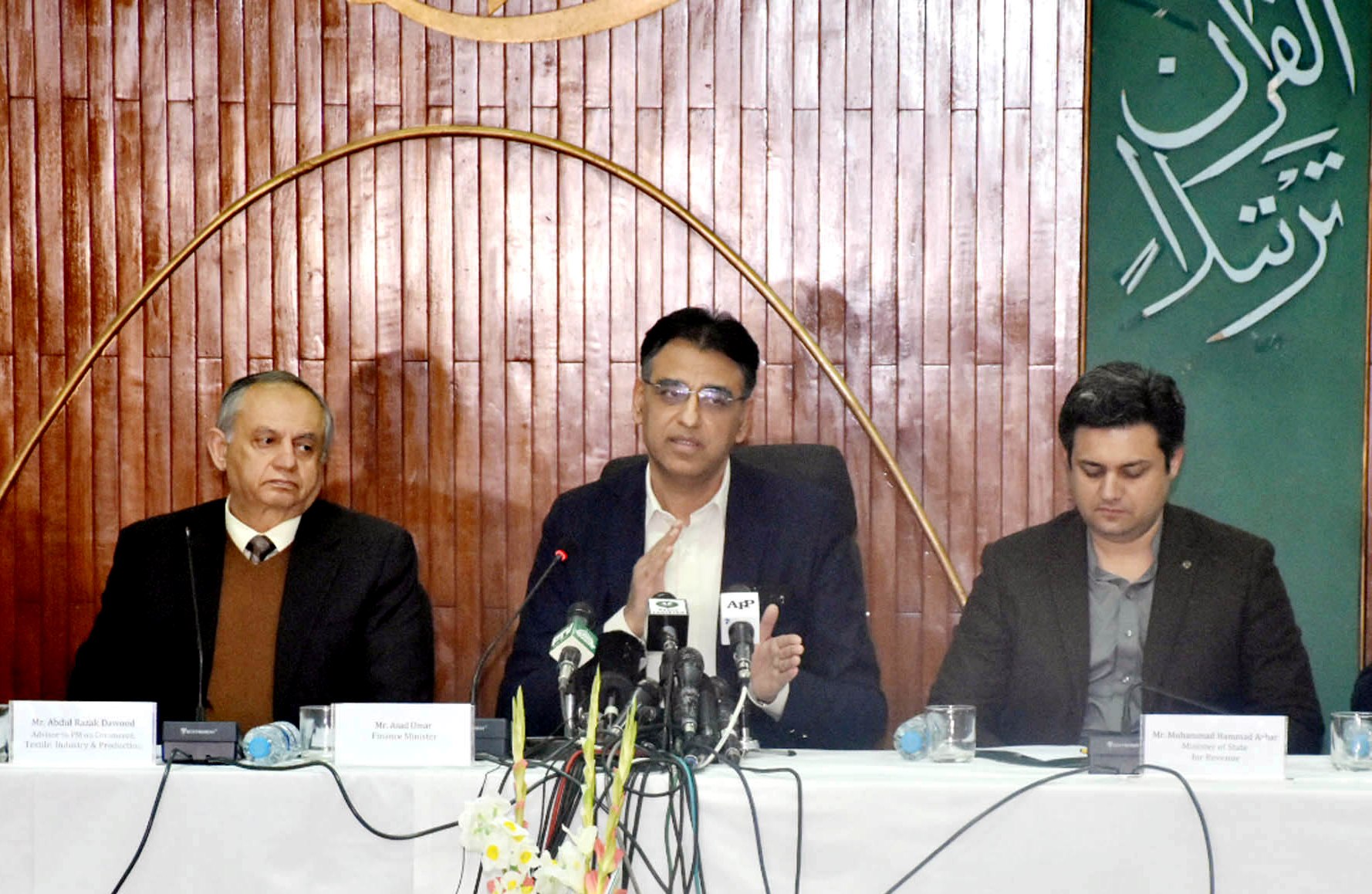 Finance Minister, Asad Umar, Adviser to Prime Minister for Commerce and Industry Abdul Razzak Dawood and Minister of State for Revenue Muhammad Hammad Azhar addressing a press conference in Islamabad on Jnauary 24, 2019.