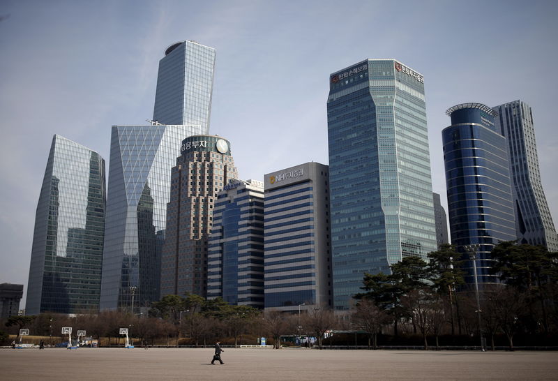 FILE PHOTO: A man walks in a park at a business district in Seoul, South Korea, March 23, 2016. Picture taken on March 23, 2016.  REUTERS/Kim Hong-Ji