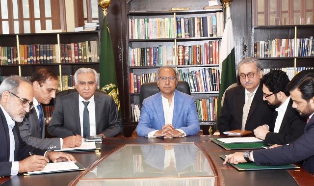 Adviser to Prime Minister on Finance, Revenue and Economic Affairs, Dr. Abdul Hafeez Shaikh witnessing the signing of a trade financing facility amounting to US$ 551 million  between Economic Affairs Division  and International Islamic Trade Finance Corporation in Islamabad on April 22, 2019.
