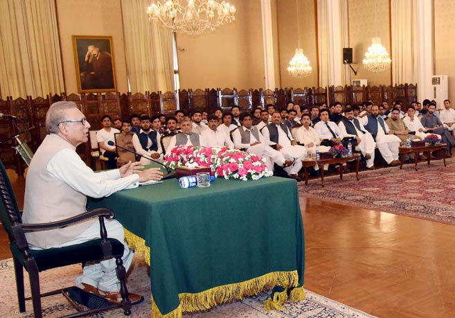 President Dr. Arif Alvi addressing a delegation of students of KPK, including FATA, at the Aiwan-e-Sadr, Islamabad on May 03, 2019.