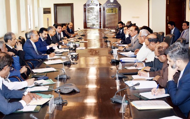 ADVISER TO THE PRIME MINISTER ON FINANCE, REVENUE AND ECONOMIC AFFAIRS, DR. ABDUL HAFEEZ SHAIKH CHAIRING A MEETING OF FOREIGN EXCHANGE DEALERS AT ISLAMABAD ON MAY 28, 2019.
