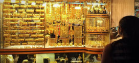 Gold rebounds as rupee pulls back, gains Rs350 per tola