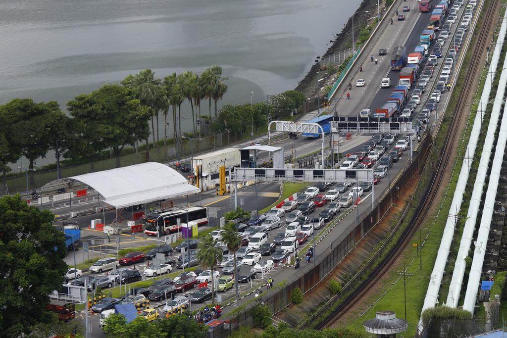 Traffic situation at the Causeway, as Chinese New Year travelling kicks off...photo. Ernest Chua..