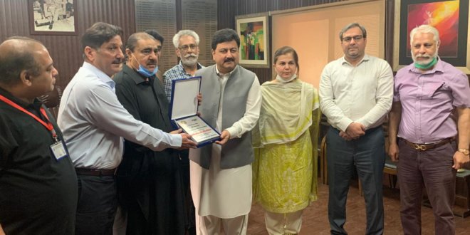 LCAA, APCAA delegation pays farewell call on Collector Amjadur Rehman