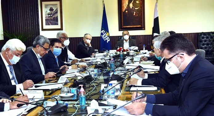 APP10-22
ISLAMABAD: October 22 - Adviser to the Prime Minister on Finance, Dr. Abdul Hafeez Shaikh chairing the 3rd meeting of FBR Policy Board. APP