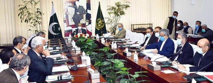 APP22-02
ISLAMABAD: October 02 - Adviser to the Prime Minister on Finance and Revenue, Dr. Abdul Hafeez Shaikh chairing a meeting of the Economic Coordination Committee (ECC) of the cabinet. APP