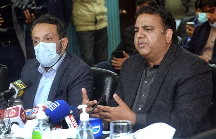 APP32-130221
LAHORE: February 13 - Federal Minister for Science and Technology Fawad Chaudhry addressing after the inauguration of LCCI APP and upgraded website of LCCI Radio FM 98.6  at Lahore Chamber of Commerce. APP Photo by Amir Khan