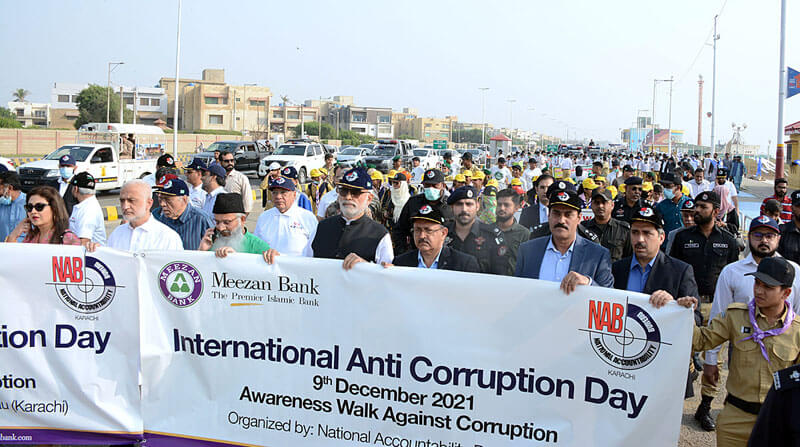 APP64-071221
KARACHI: December 07 - Director General NAB Dr Najaf Quli Mirza leading awareness walk against corruption at Seaview Clifton to mark International Anti Corruption Day organized by National Accountability Bureau. APP Photo by Saeed Qureshi