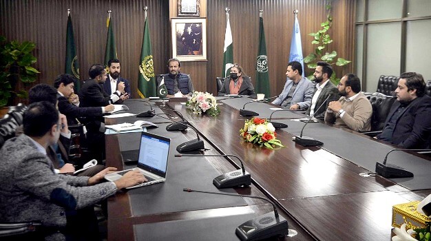 APP12-091221
ISLAMABAD: December 09 - Special Assistant to the Prime Minister on E-Commerce, Senator Aon Abbas Buppi chairing a meeting on National E-Commerce Symposium-2021 in his office. APP photo by Umar Qayyum