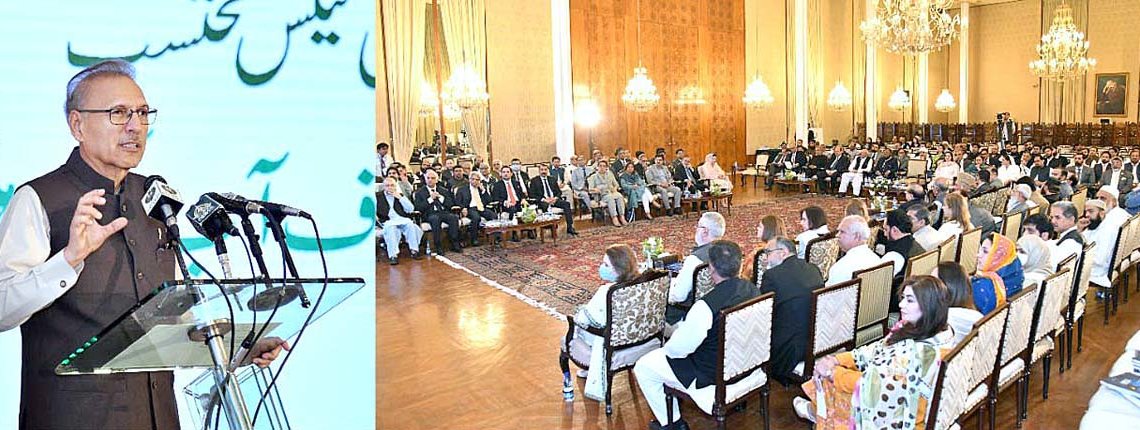 APP30-130622
ISLAMABAD: June 13 - President Dr. Arif Alvi addressing an awareness seminar regarding the Services of the Federal Tax Ombudsman, at Aiwan-E-Sadr. APP
