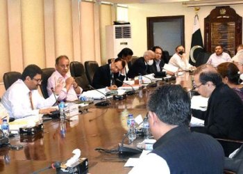 APP70-130622
ISLAMABAD: June 13 – Federal Minister for Finance and Revenue Miftah Ismail presided over the meeting of the Economic Coordination Committee (ECC) of the Cabinet at Finance Division. APP