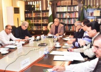 Islamabad: Federal Minister for Finance and Revenue Senator Mohammad Ishaq Dar chaired a meeting on CDA’s projects for overseas Pakistanis, at Finance Division. 26 April,2023.