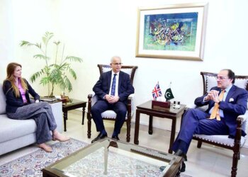 APP76-090524
ISLAMABAD: May 09 - Federal Minister for Finance & Revenue, Senator Muhammad Aurangzeb called on by FCDO Chief Economist Prof. Adnan Qadir Khan & British High Commissioner Ms. Jane Marriott. APP/TZD