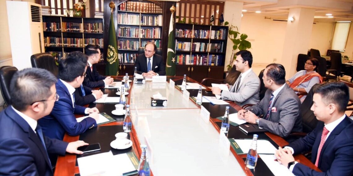Federal Minister for Finance and Revenue, Senator Muhammad Aurangzeb in a meeting with Huawei Pakistan's Chief Executive Officer Mr. Sun Xiaofei along with his senior management team in Islamabad on 23rd May, 2024.