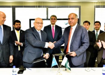 Muhammad Nassir Salim, President & CEO  HBL, (standing 3rd from left), and Irfan Bukhari, CEO & President  EXIM Bank, (Standing 5th from left), exchange MoUs. at EXIM Banks Head Office in Islamabad, in the presence of senior officials from both organizations.