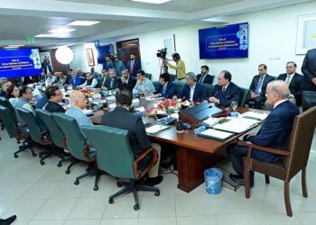 APP03-130724
ISLAMABAD: July 13 - Prime Minister Muhammad Shehbaz Sharif addressing officers during his visit to headquarters of the Federal Board of Revenue. APP/FHA