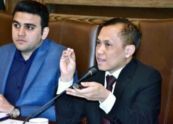 SIALKOT: June 06 - H.E. MR. Rahmat Hindiarta Kusuma Charge'D Affaires, Embassy of the Republic of Indonesia addressing to  Business Community at Chamber of Commerce. . APP/MUT/MAF/TZD/SSH