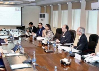 APP10-290824
ISLAMABAD: August 29 – Federal Minister for Finance and Revenue Senator Muhammad Aurangzeb chairing a review meeting with representatives from Joint Venture Investment Companies, including Pak-Brunei Investment Company Limited (PBICL) and Saudi-Pak Industrial and Agricultural Investment Company (SPI&AIC). APP/TZD