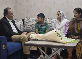 Islamabad - September 6, 2024,Federal Minister for Finance and Revenue Senator Muhammad Aurangzeb visited the Residence of Shaheed LNK Waqar Hussain Shah on Defence Day to pay a tribute to martyrs of the Pakistan army.