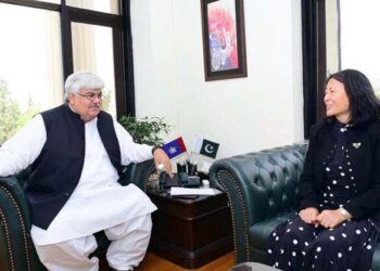 APP71-281024
ISLAMABAD: October 28 - The Country Director Asian Development Bank (ADB) Ms. Emma Fan called on Chairman FBR Mr. Rashid Mahmood Lagrial today at Federal Board of Revenue Headquarters. APP/TZD/FHA