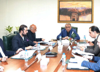 APP50-241224
ISLAMABAD: December 24 – Federal Minister for Privatization, Board of Investment & Communications Abdul Aleem Khan presided over meeting of Privatisation Commission Board. APP/ABB