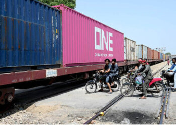 APP15-140924
HYDERABAD: September 14 – Motorcyclist waiting for crossing a freight train at Makki Shah Railway Crossing. APP/AKS/IQJ/ABB