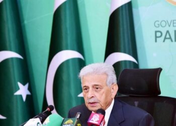 APP38-201124
ISLAMABAD: November 20 – Federal Minister for Industries and production Rana Tanveer Hussain briefing the Media on New Energy Policy on adoption of Electric vehicles. APP/IQJ/ABB/FHA