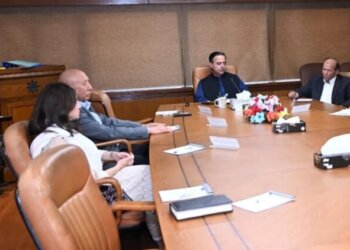 Federal Minister for Maritime Affairs, Junaid Inwar Chaudhry is being briefed by the CEO Syed Jarar Haider at Pakistan National Shipping Corporation head Office in Karachi on 25.03.2025.